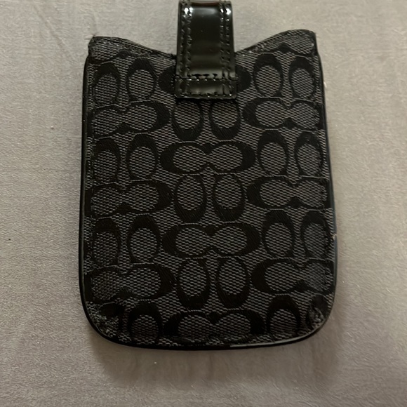 Coach fabric magnetic pouch - Picture 2 of 3